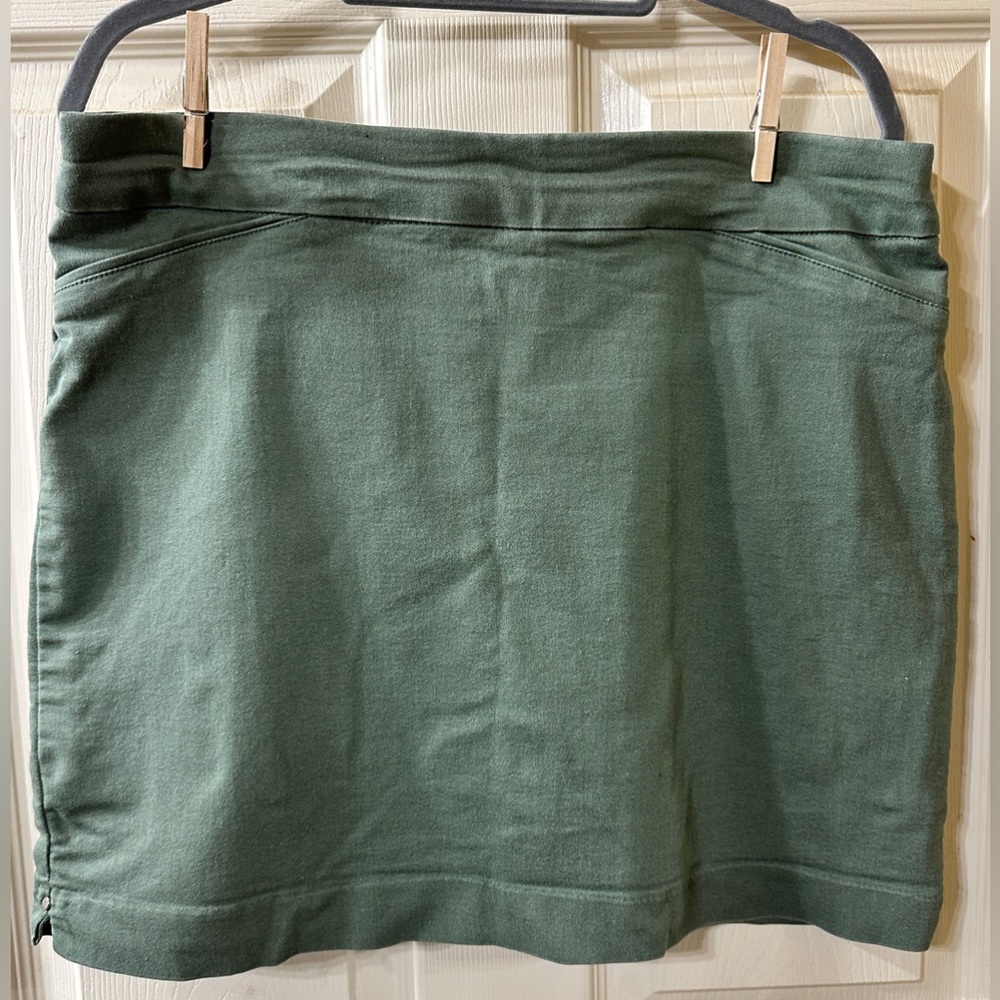 Croft and Barrow Womens Skirt Brown Size 14. Olive green.